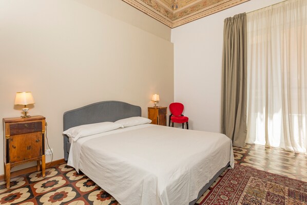 1 chambre, fer et planche à repasser, accès au Wi-Fi (inclus)