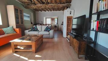 TV, fireplace, DVD player, stereo