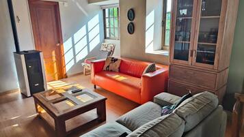 TV, fireplace, DVD player, stereo