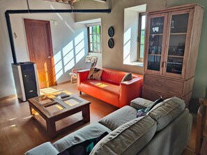 TV, fireplace, DVD player, stereo