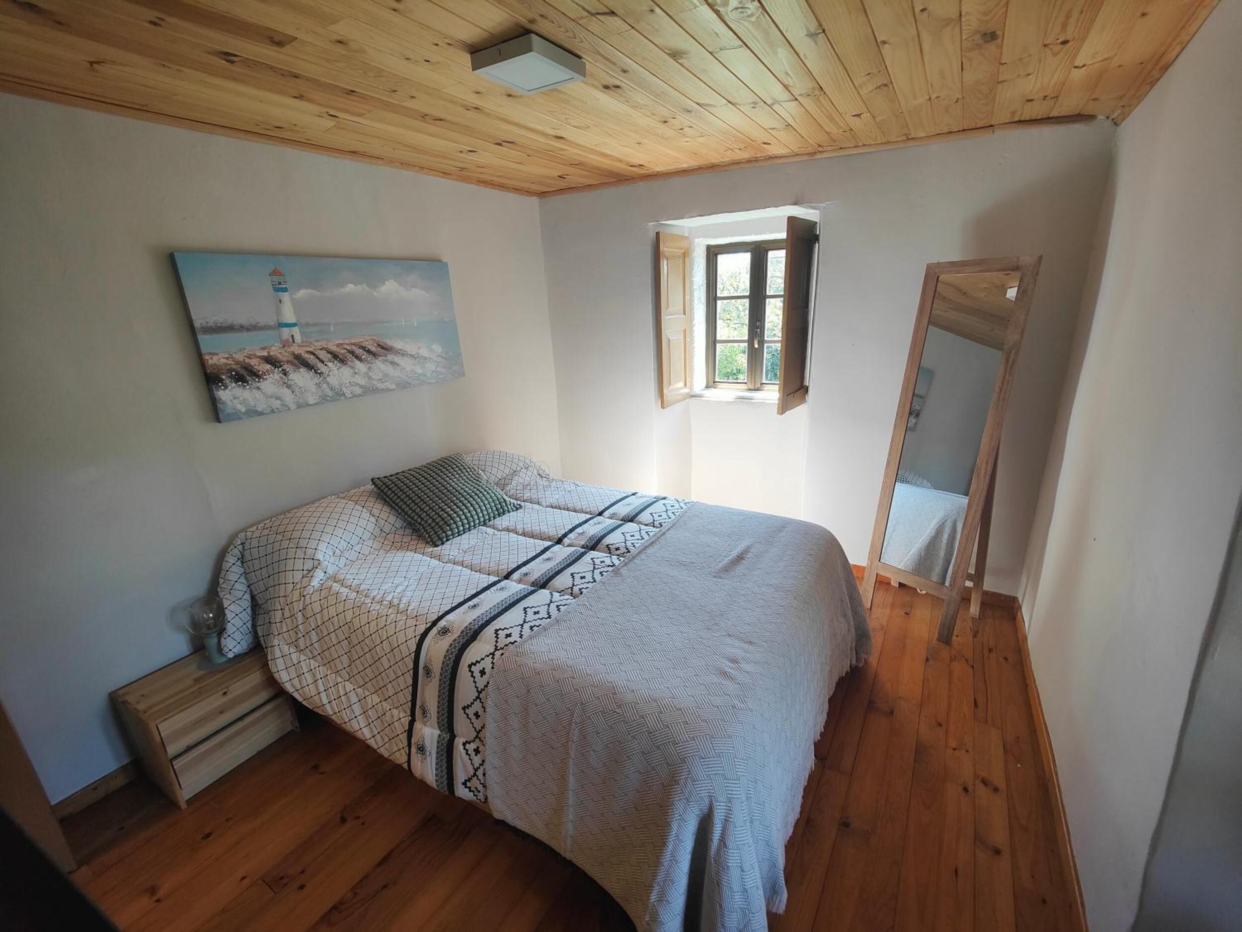 3 slaapkamers, een strijkplank/strijkijzer, gratis wifi, beddengoed