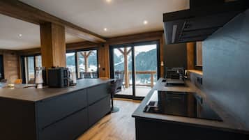 冰箱、微波炉、烤箱、炉灶