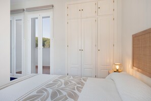 3 chambres, fer et planche à repasser, Wi-Fi gratuit, draps fournis