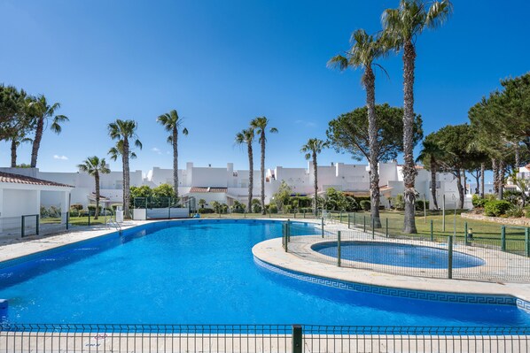 Pool - Holiday Home 'Novo Sancti Petri' with Sea View, Wi-Fi and Air Conditioning (Chiclana de la Frontera)