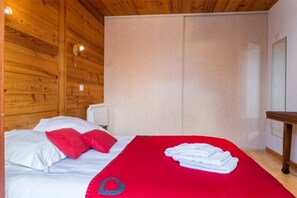 2 bedrooms, free WiFi, bed sheets