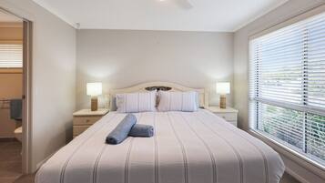 3 makuuhuonetta, silitysrauta/-lauta, ilmainen Wi-Fi, vuodevaatteet