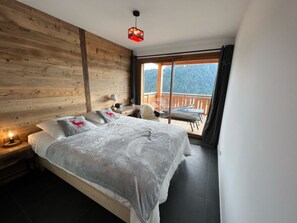 4 bedrooms, free WiFi, bed sheets