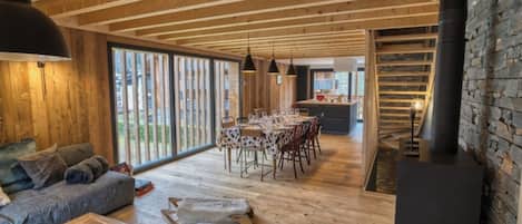 المنشأة من الداخل