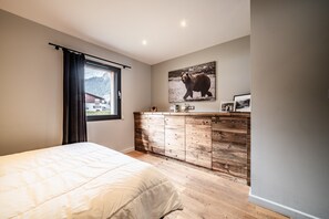 4 makuuhuonetta, silitysrauta/-lauta, ilmainen Wi-Fi, vuodevaatteet