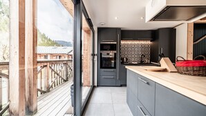 Kaffetrakter/tekoker, kjøleskap, mikrobølgeovn og ovn
