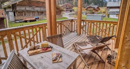 Chalet 'Mitoyen Ysaline' mit Bergblick, privater Terrasse und Wi-Fi