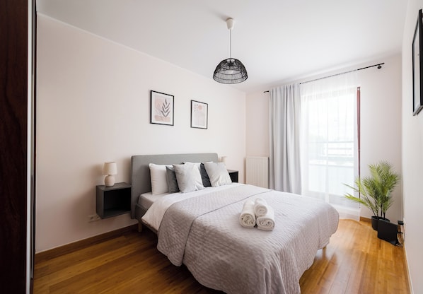 2 bedrooms, iron/ironing board, WiFi, bed sheets