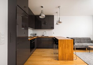 Kühlschrank, Ofen, Herdplatte, Geschirrspüler