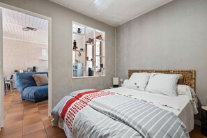 1 dormitorio, tabla de planchar con plancha, wifi gratis y ropa de cama