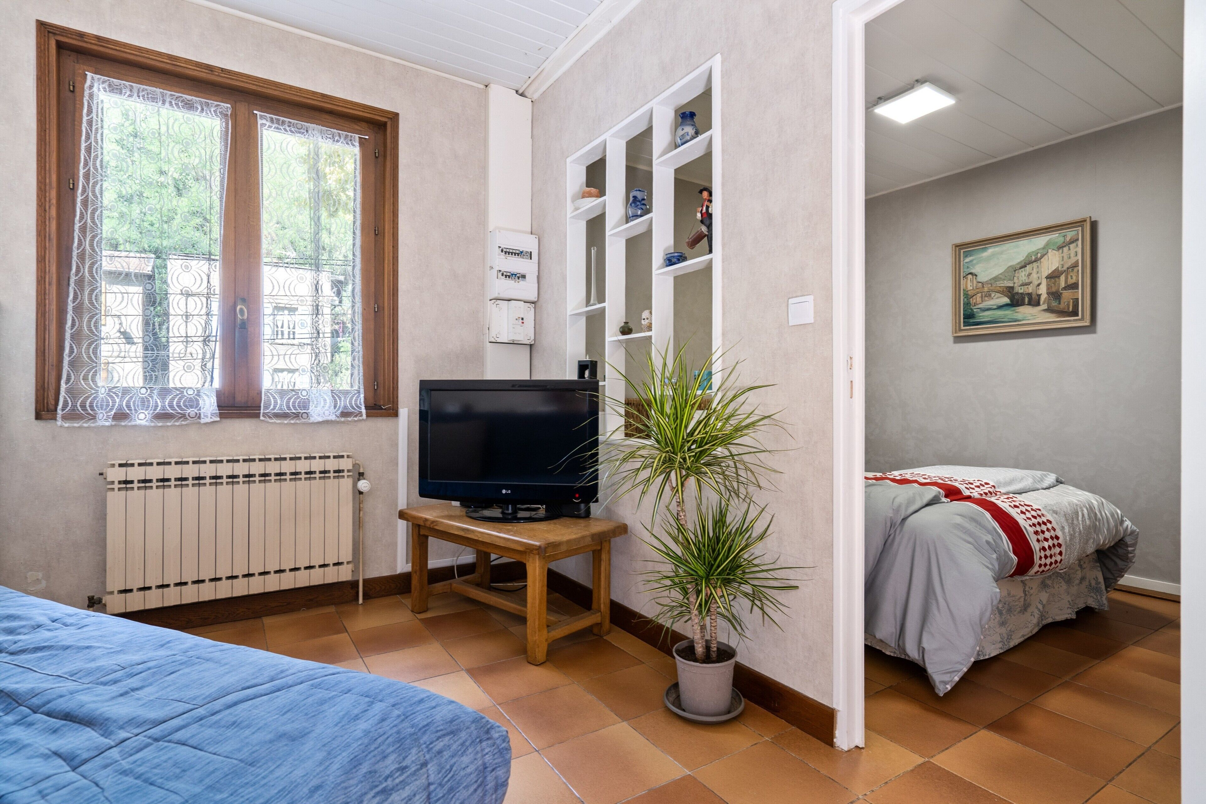 1 chambre, fer et planche à repasser, Wi-Fi gratuit, draps fournis