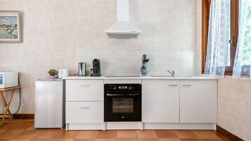 冰箱、微波炉、烤箱、炉灶