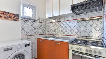 Fridge, stovetop, coffee/tea maker, cookware/dishes/utensils