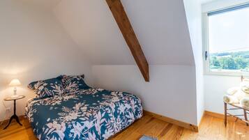 3 bedrooms, iron/ironing board, free WiFi