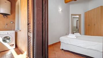 2 bedrooms, bed sheets