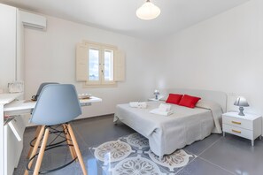 2 bedrooms, free WiFi, bed sheets - Apartment 'Liolà' with Mountain View, Wi-Fi and Air Conditioning (Scicli)