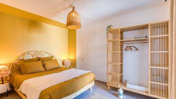 3 slaapkamers, een strijkplank/strijkijzer, gratis wifi, beddengoed