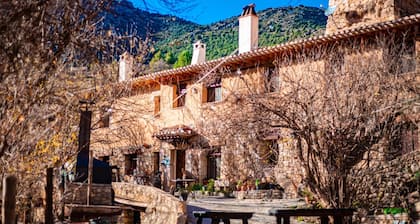 Casa rural 'Molino Del Machero' con vistas a la montaña, piscina privada y Wi-Fi