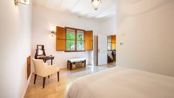 1 slaapkamer, een strijkplank/strijkijzer, gratis wifi, beddengoed