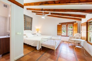 1 chambre, fer et planche à repasser, accès au Wi-Fi (inclus)