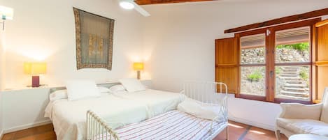 1 غرفة نوم ومكواة/لوح كي وواي فاي مجانًا وملاءات أسرّة