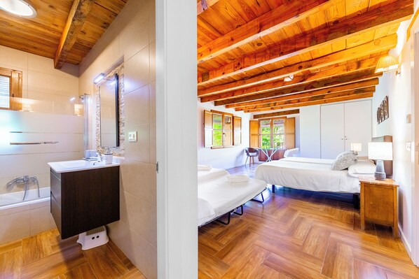 1 bedroom, iron/ironing board, free WiFi, bed sheets - Room 'Doble 4 Molino Del Machero' with Mountain View, Shared Pool and Wi-Fi (Puebla de Don Fadrique)