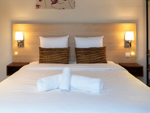 3 bedrooms, iron/ironing board, free WiFi, bed sheets - Apartment 'Seigneurie Fouquet - Caraquet' with Wi-Fi (Le Palais)