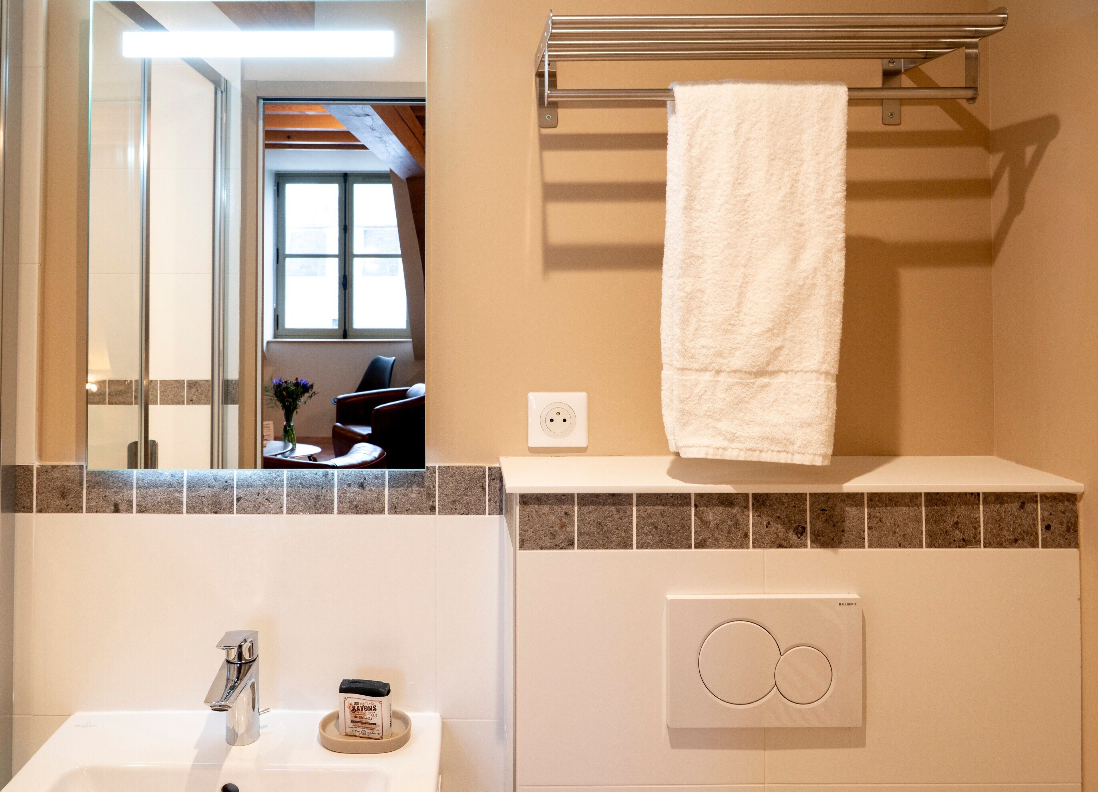 Shower, hair dryer, towels