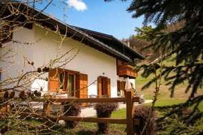 Exterior - Apartment with Mountain View, Shared Garden and Wi-Fi (Livigno)