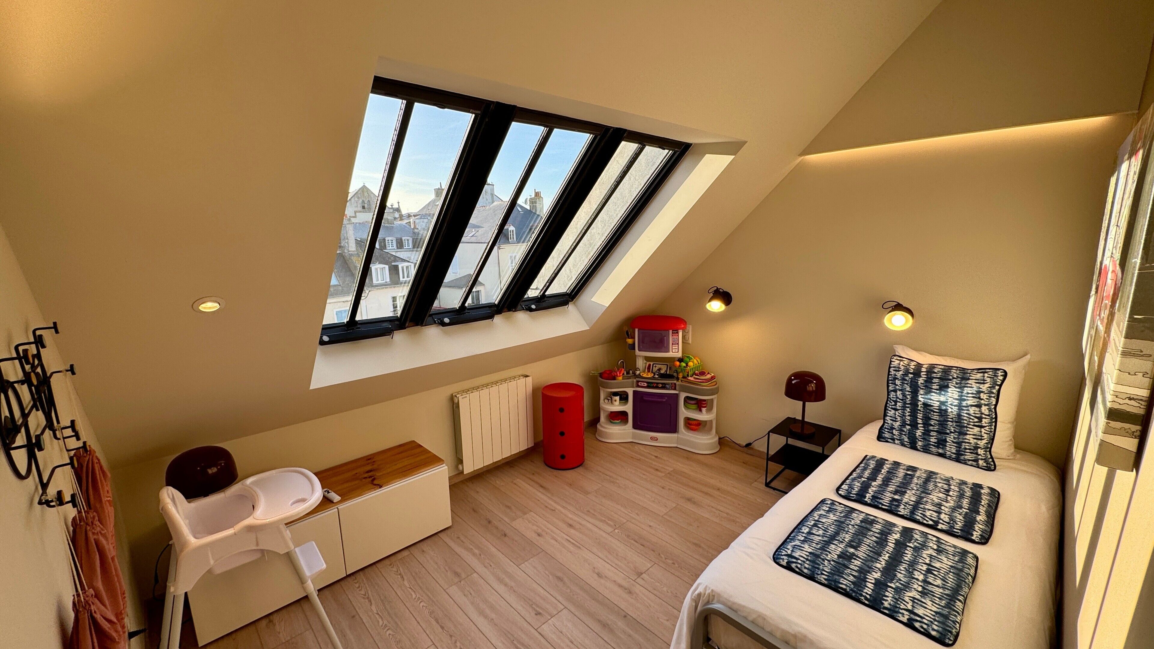 4 soverom, strykejern/-brett, wi-fi (inkludert) og sengetøy