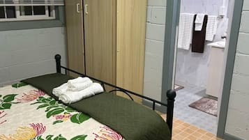 3 slaapkamers, een strijkplank/strijkijzer, wifi, beddengoed