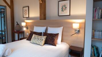 4 makuuhuonetta, silitysrauta/-lauta, ilmainen Wi-Fi, vuodevaatteet