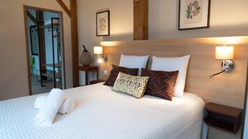 4 bedrooms, iron/ironing board, free WiFi, bed sheets