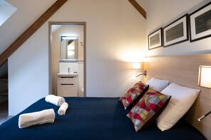 3 bedrooms, iron/ironing board, free WiFi, bed sheets - Apartment '7 - Seigneurie Fouquet' with Wi-Fi (Le Palais)