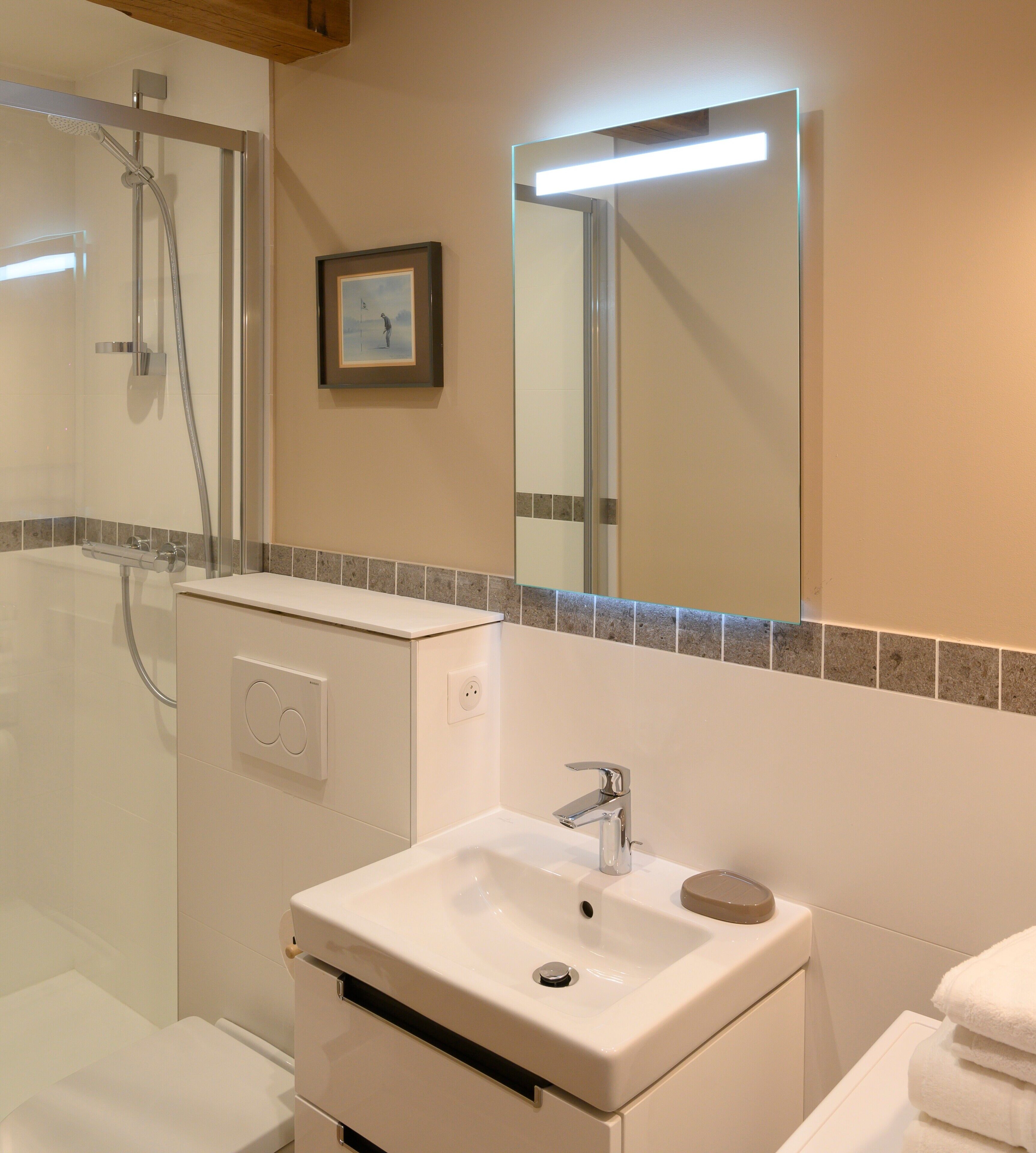 Douche, serviettes fournies