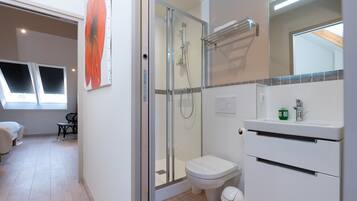 Douche, serviettes fournies