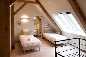 3 bedrooms, iron/ironing board, free WiFi, bed sheets - Duplex 'Pesmacody - Seigneurie Fouquet' with Wi-Fi (Le Palais)