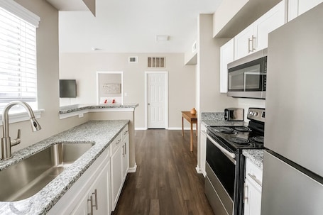 Fridge, microwave, oven, stovetop. Sleepover | Brilliant 1BD/1BA - Corpus Christi
