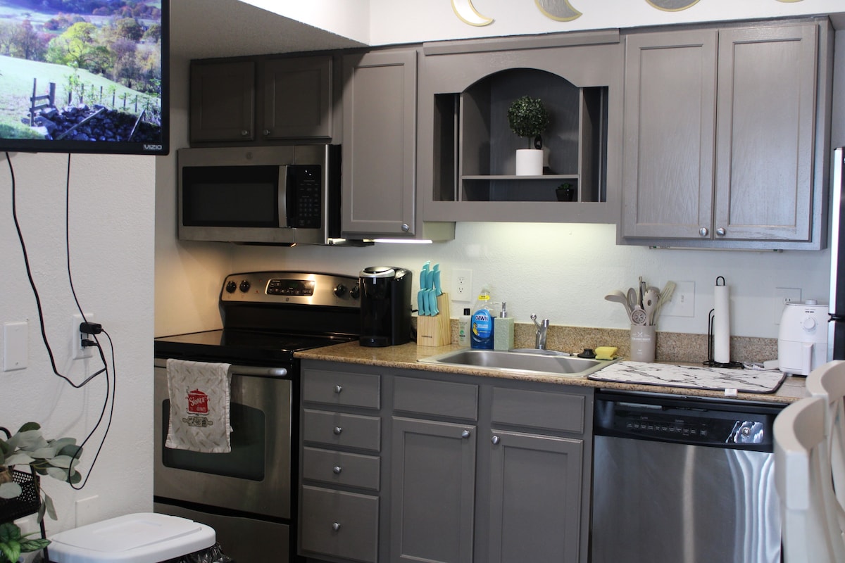 Photo 10 of Charming 1-bedroom apartment with WiFi and pool in Houston