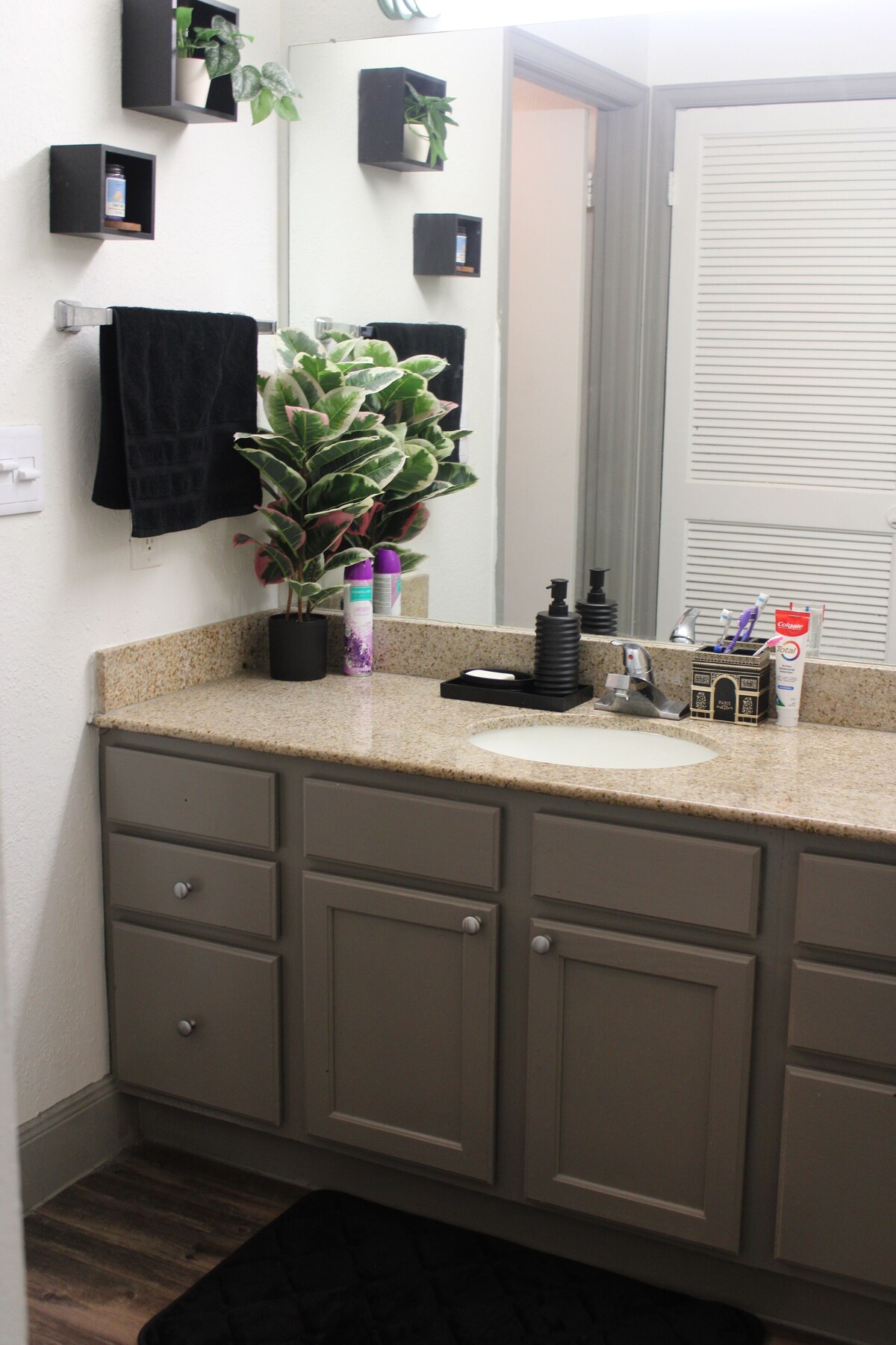 Photo 3 of Charming 1-bedroom apartment with WiFi and pool in Houston