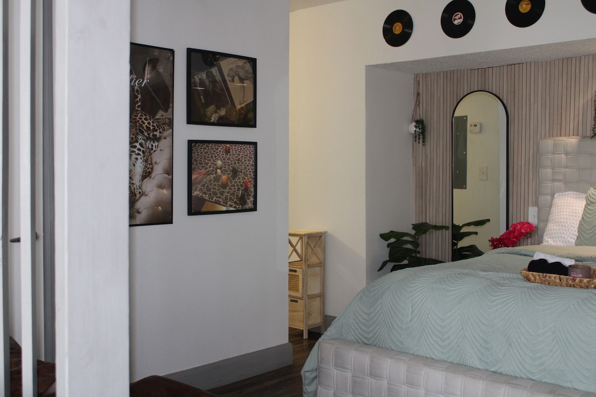 Photo 19 of Charming 1-bedroom apartment with WiFi and pool in Houston