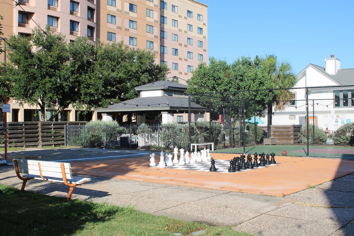 Photo 16 of Charming 1-bedroom apartment with WiFi and pool in Houston