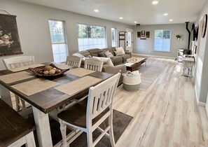 Dining - Willow Creek in the Redwoods (Crescent City)
