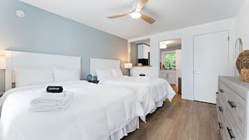 1 habitación, tabla de planchar con plancha y cuna de viaje