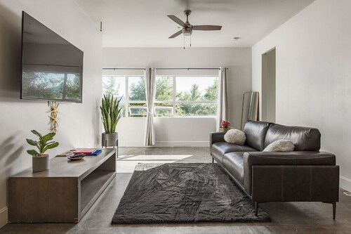 Salted Roots Basecamp: Downtown 1 Bedroom Loft