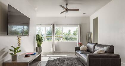 Downtown 1 Bedroom Flat at Salted Roots Basecamp
